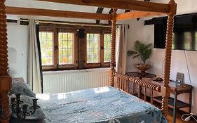 Tudor House - Double Room - En Suite